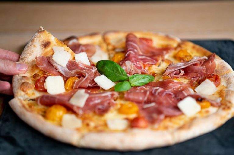 Domino’s Pizza, 3 nuove pizze ‘regionali’ e altre 7 aperture entro 2021