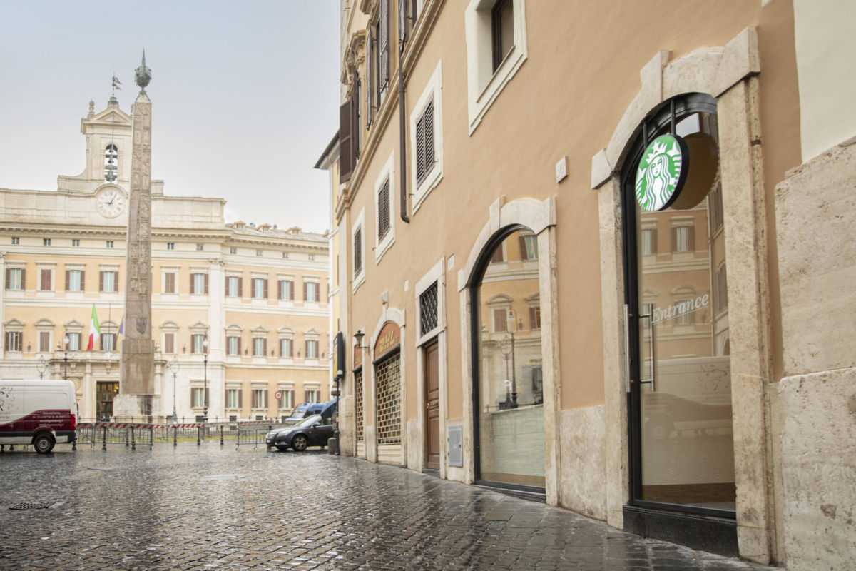 Starbucks a Roma in piazza Monte Citorio e a Termini